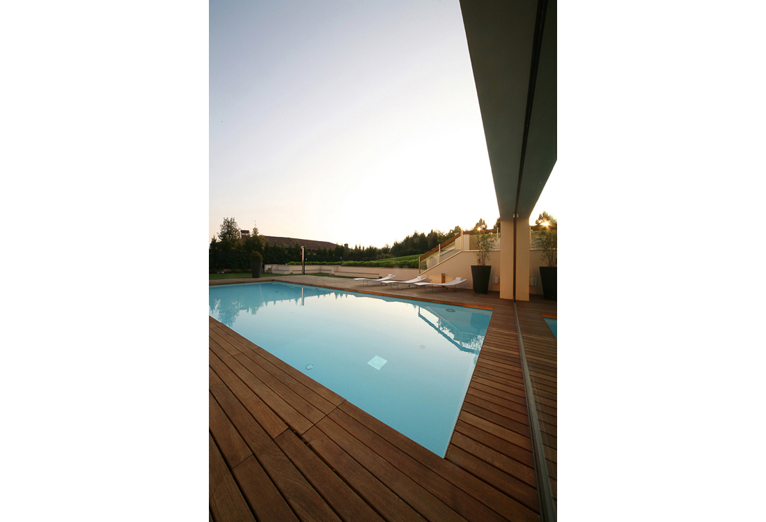 outdoor Swimming pool photography service - Laura Pietra