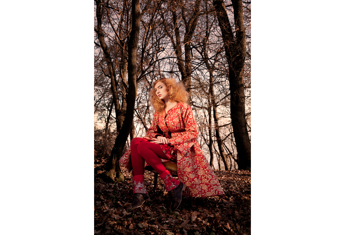 Laura Pietra - fashion photography service Wood theme